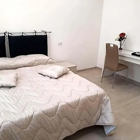 فندق مبيت وإفطار Rosa Del Salento ليتشي